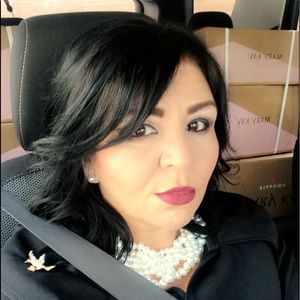 Meet your Posher, Elvia